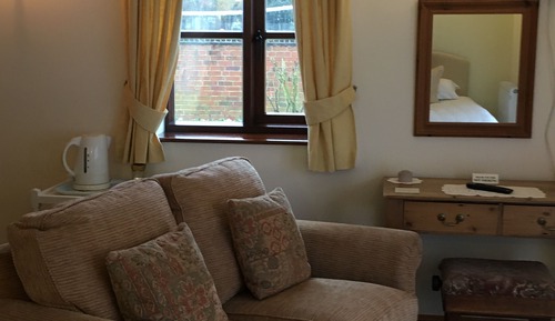 Standard Twin Room, Accessible, Ensuite (Wren's Retreat)