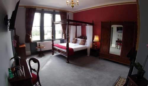 Four Poster Room
