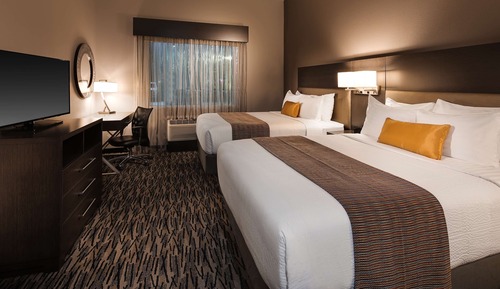Suite, 2 Queen Beds, Accessible, Kitchen (Dining Table;Walk-in Shower,Full Kit)