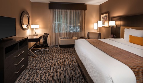 Suite, 1 King Bed, Accessible, Kitchen (Dining Table;Walk-in Shower,Full Kit)