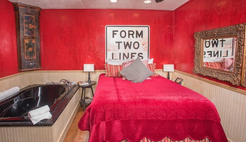 Classic Cabin, 1 Queen Bed, Jetted Tub (Sugar Shack)