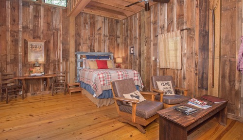 Classic Cabin, 1 Queen Bed, Jetted Tub (The Barn)