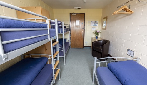 Room, Shared Bathroom (5 Person)