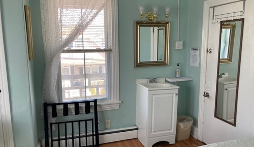 Twin Room, Shared Bathroom (Room 2)