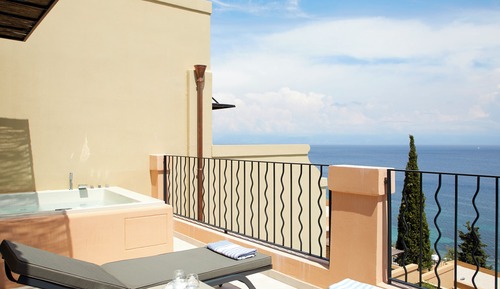 Junior Suite (Deluxe, Whirlpool)