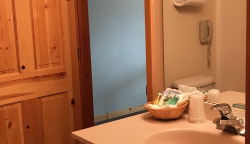 Deluxe Suite, Jetted Tub