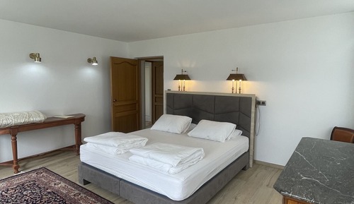Luxury Room, Ensuite, River View (C'est Bon le Vin)