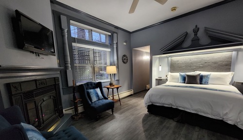 Garden Gate - 1 King Bed