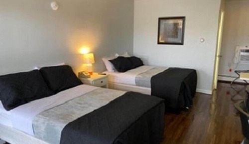 Basic Room, 2 Double Beds (Pet Friendly)