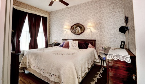 Room, Private Bathroom (Erin's Retreat)