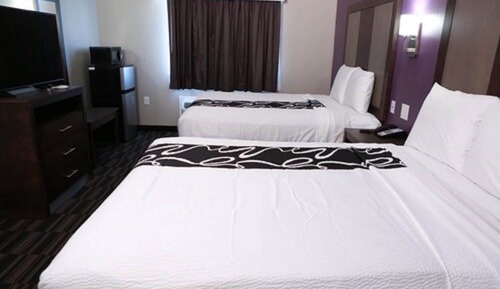 Suite, 2 Queen Beds, Accessible