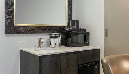 Suite, 2 Queen Beds, Accessible, Bathtub
