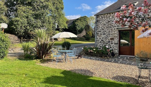 Superior Triple Room, Non Smoking, Garden View (Fleurie)