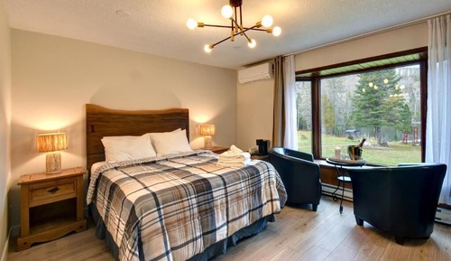Premium Room, 1 Queen Bed, Hot Tub