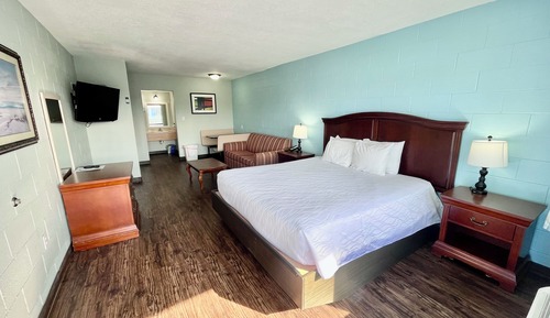 Deluxe Room, 1 King Bed, Kitchen (KITCHEN WITH 1 KING) (DOG FRIENDLY)