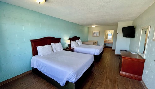 Standard Room, 2 Queen Beds, Microwave (2QQ MICROWAVE) (DOG FRIENDLY)