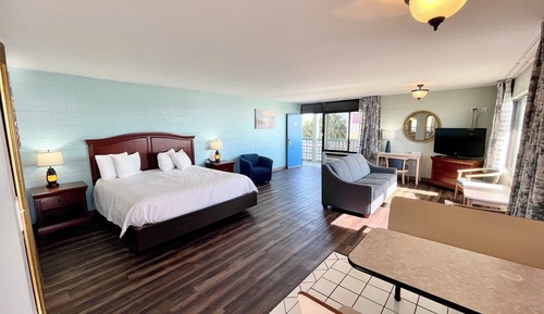 Premium Room, 1 King Bed, Kitchen (GULF FRONT KITCHEN WITH 1 KING)