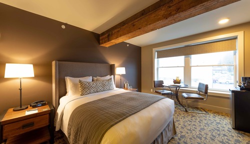 Classic Room, 1 Queen Bed, Refrigerator