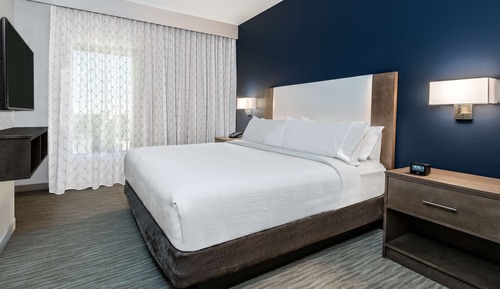 Suite, 1 King Bed, Accessible, Bathtub