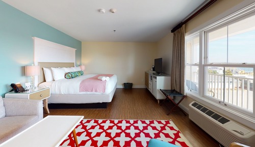 MISQUAMICUT CORNER KING