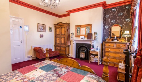 Comfort Double Room, Ensuite (Pine)