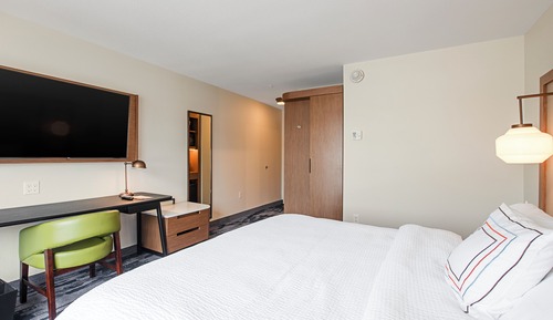 Room, 1 King Bed (Hearing Accessible)
