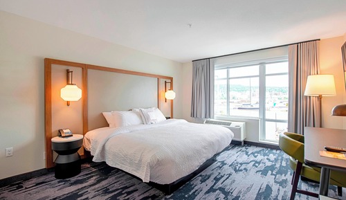Room, 1 King Bed, Hearing Accessible (Roll-in Shower)