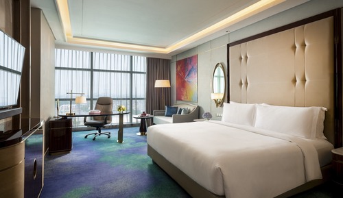 Classic Room, 1 King Bed, Corner