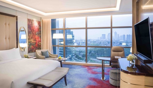 Premium Room, 1 King Bed, Club Lounge Access