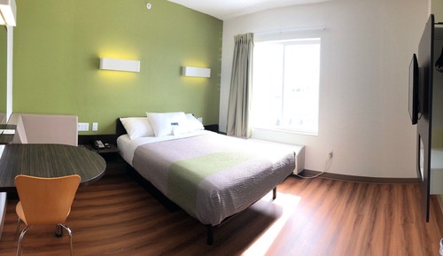 Standard Room, 1 Queen Bed, Non Smoking, Refrigerator & Microwave