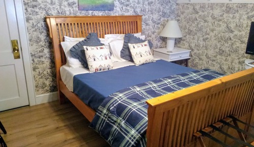 Family Quadruple Room, Shared Bathroom (5. The Cedar)