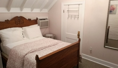 Deluxe Triple Room, Shared Bathroom (6. The Sea Pine)