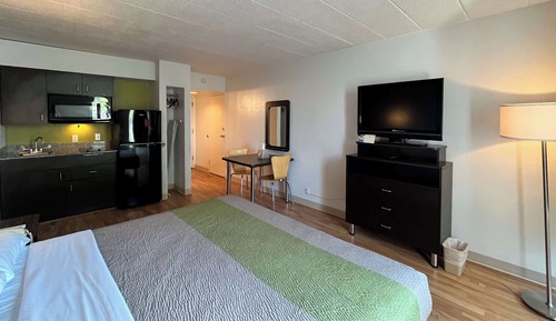 Standard Room, 1 King Bed, Non Smoking, Kitchen