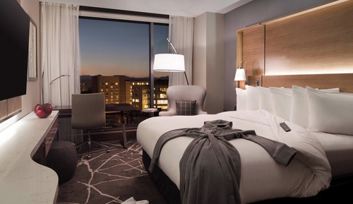 Signature Room, 1 King Bed