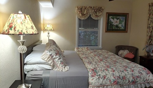 Deluxe Suite, Private Bathroom (Garden King Suite)