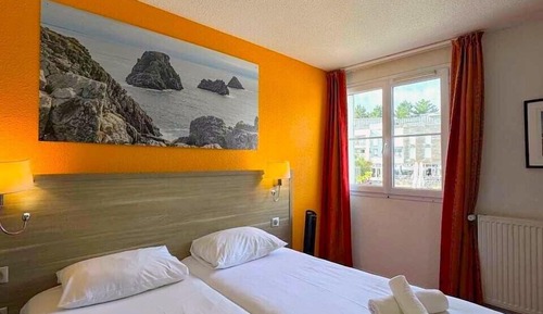 City Double or Twin Room, Partial Sea View, Beachside