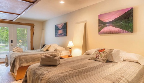 5 Bedroom 3.5 Bath Cabin, Full Kitchen, Hot Tub