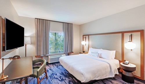 Room, 1 King Bed, Hearing Accessible (Roll-in Shower)