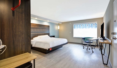 Room, 1 King Bed, Accessible (Hearing, Roll-in Shower)