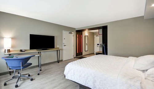 Room, 1 King Bed, Accessible (Hearing)