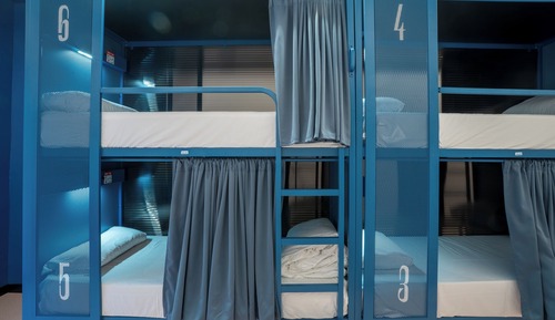 Private Room with 6 Beds and Shared Bathroom