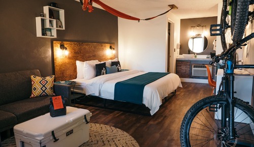 Standard Room, Multiple Beds (Single Queen with Sleeper Sofa)