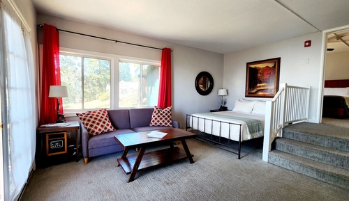 Deluxe Suite, 1 Bedroom, Kitchenette, Mountain View