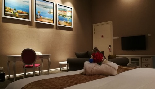 Exclusive Room, 1 King Bed, Balcony, Mountain View