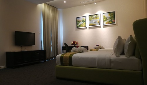 Family Room, 2 Queen Beds, Balcony, Garden View