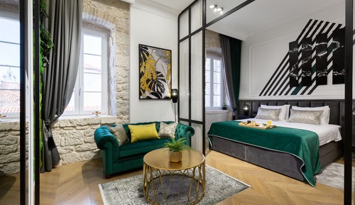 Deluxe Studio Suite
