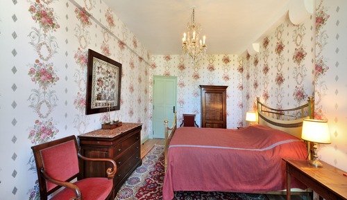 Deluxe Double Room, 1 Bedroom, Non Smoking, Private Bathroom (Pink)