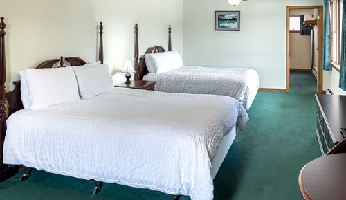 Family Suite (3 Queen Bed Suite)