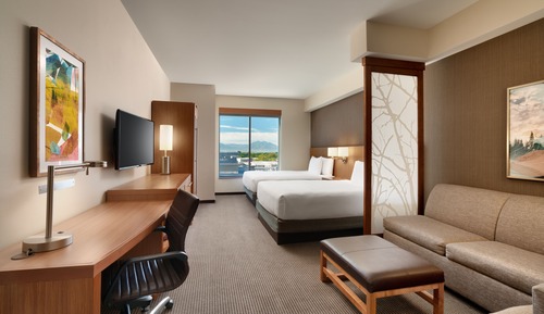 Room, Multiple Beds (2 Queenbeds & Sofabed, High Floor)