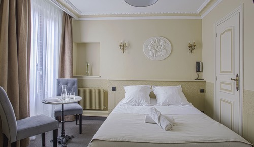 Small Double Room (shower)